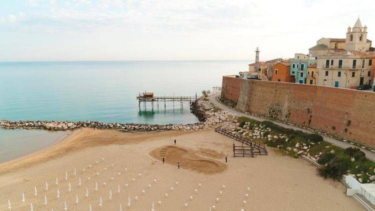 Svelato il mistero dell'impronta gigante sulla spiaggia di Termoli