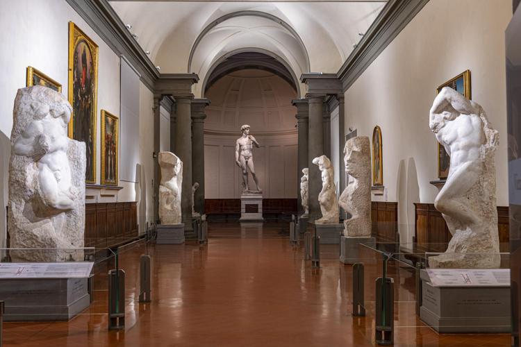 Firenze, nuova luce sui Prigioni, i capolavori non finiti di Michelangelo