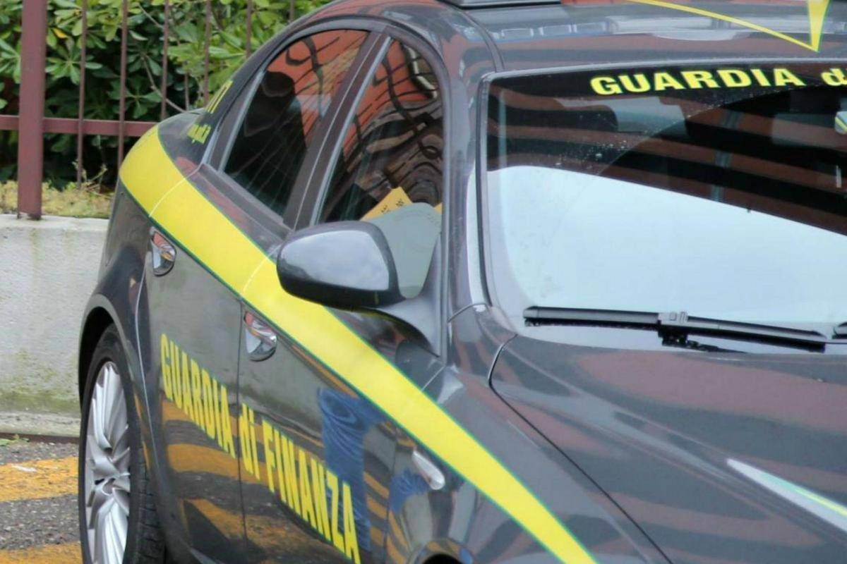 Genova, professionista accusato di evasione: GdF sequestra beni per 800mila euro