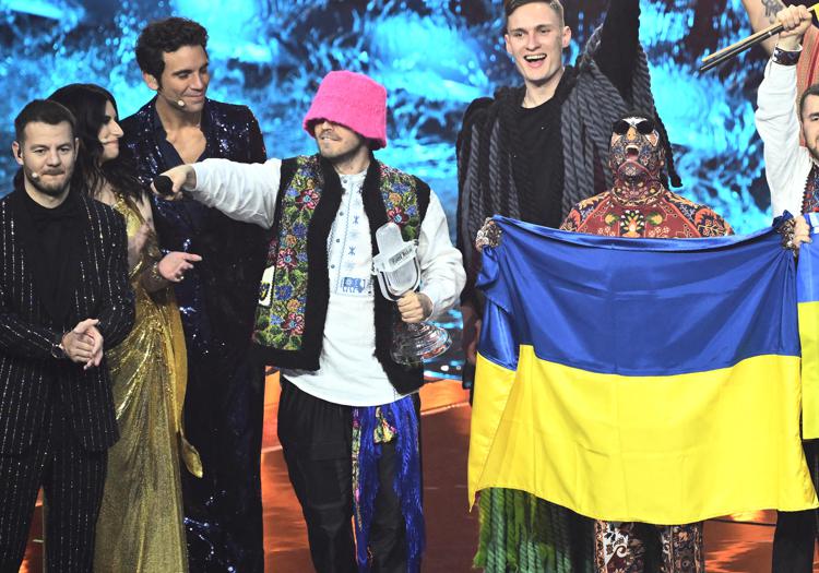 Ucraina, all'asta trofeo Eurovision e cappello Kalush Orchestra