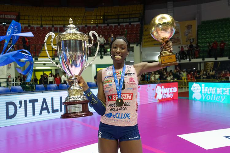 Volley, Paola Egonu premiata con il Pallone d'oro per la stagione Vivo Serie A1