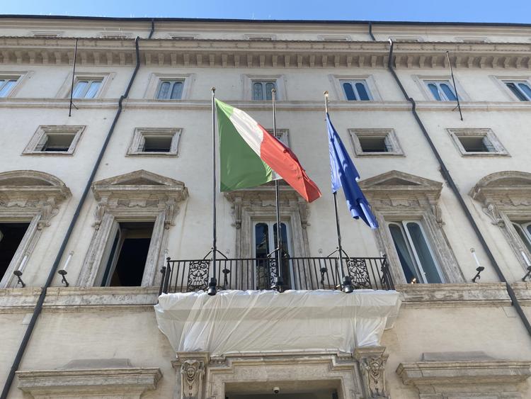 'Impacchettato' balcone Palazzo Chigi per caduta calcinacci