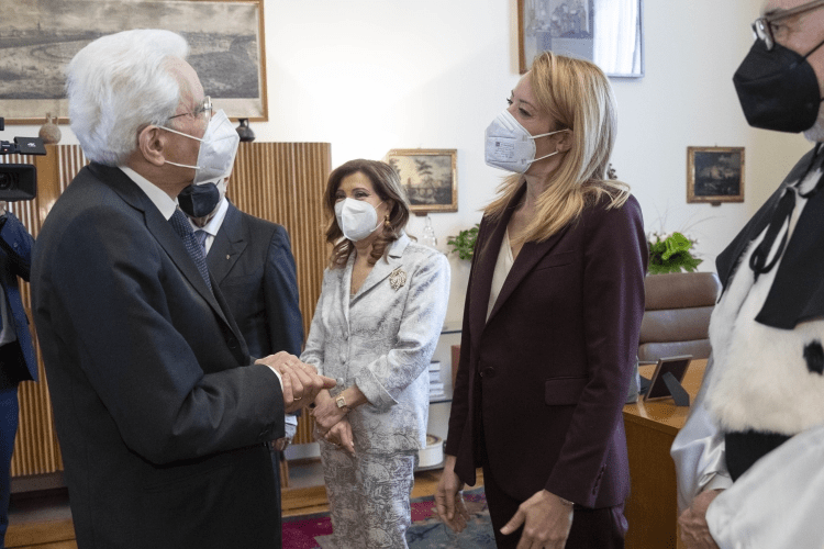 Il Presidente della Repubblica Sergio Mattarella con Roberta Metsola, presidente del Parlamento europeo, e la presidente del Senato Maria Elisabetta Alberti Casellati a Padova. 