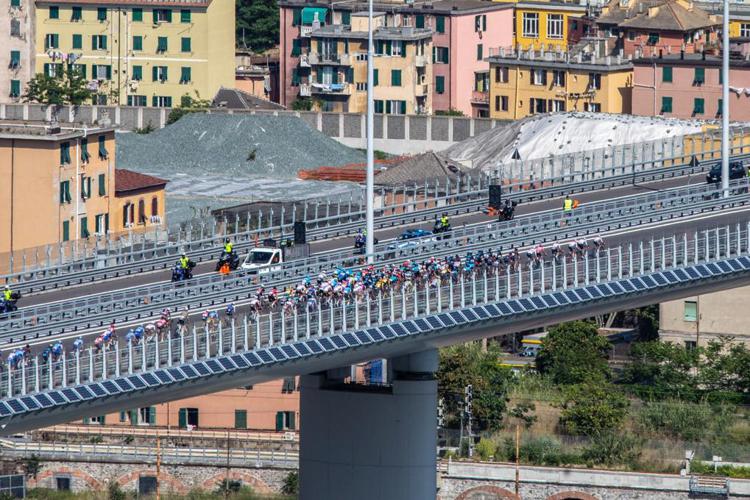 Il Giro d’Italia passa sul nuovo Ponte di Genova 'San Giorgio'