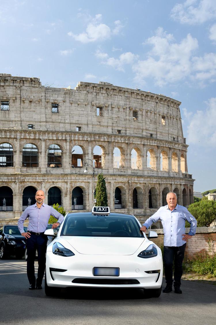 Loreno Bittarelli, presidente di ItTaxi, e Dara Khosrowshahi, ceo di Uber  - Concessione Ministero della Cultura, Parco Archeologico del Colosseo