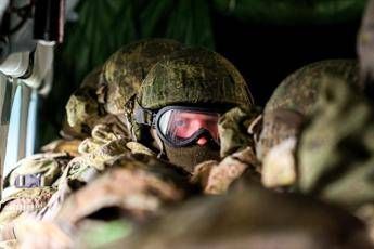 Ue, allarme per le operazioni ibride russe: cresce il timore di attacchi con vittime