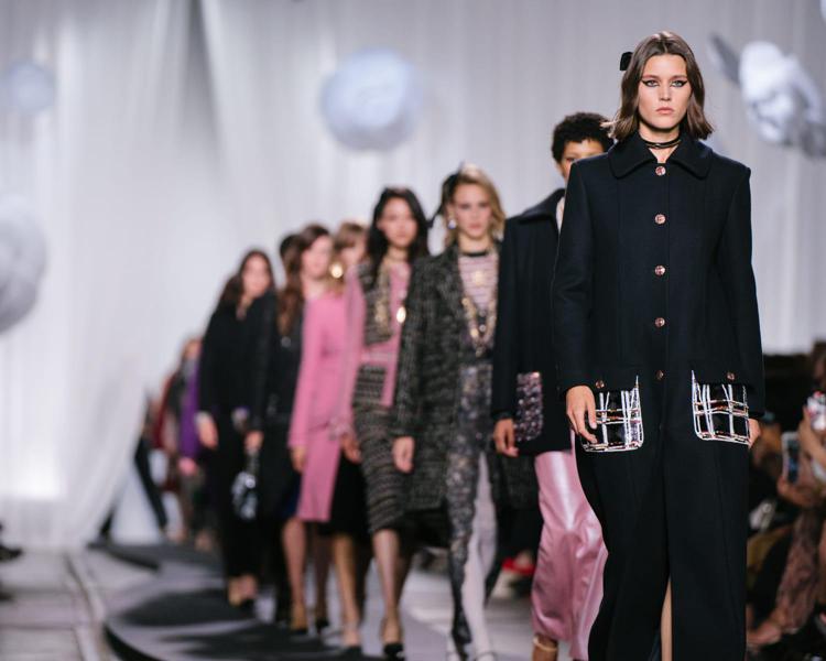 Chanel sfila a Firenze con la collezione 'Métiers d'art', tra i vip Penelope Cruz - Foto