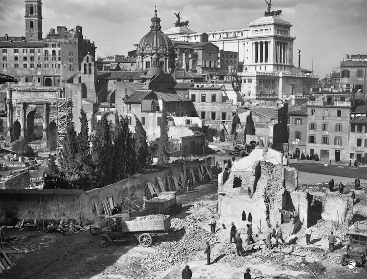 I lavori di demolizione per la costruzione di via dell'Impero, 1932 (Archivio storico Istituto Luce)