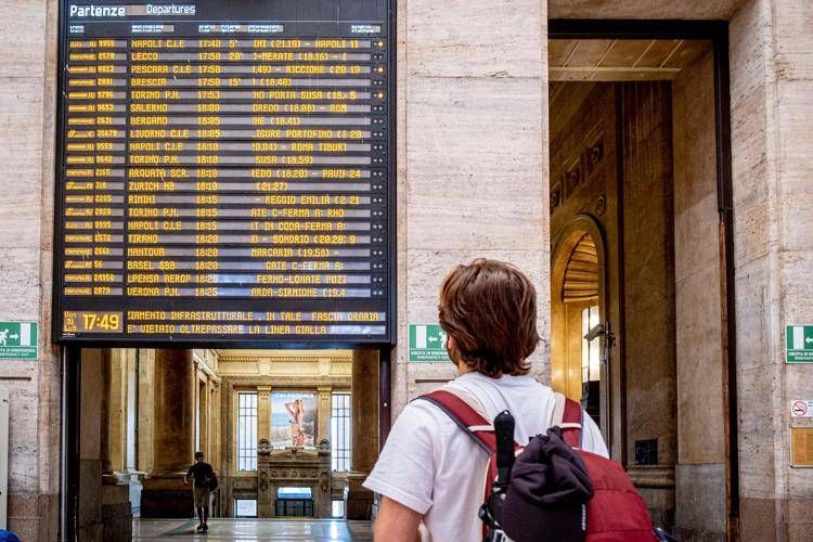 Ferrovie, ripristinata linea elettrica su Roma-Firenze dopo il guasto