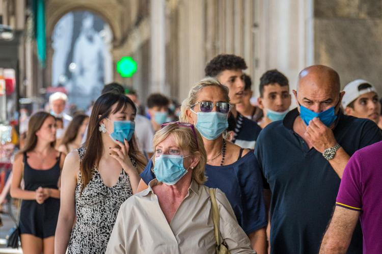 Covid, addio mascherine: oltre 46 mld quelle usate in Italia