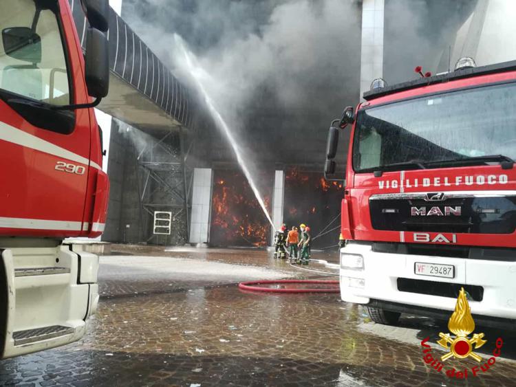 Incendio Malagrotta, a Fiumicino materne e nidi chiusi fino a martedì