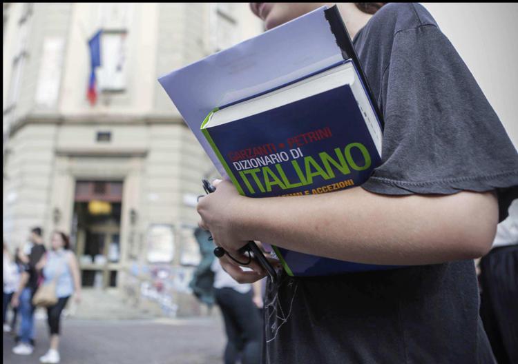 'Difesa della lingua italiana', la proposta di legge: multe fino a 100mila euro