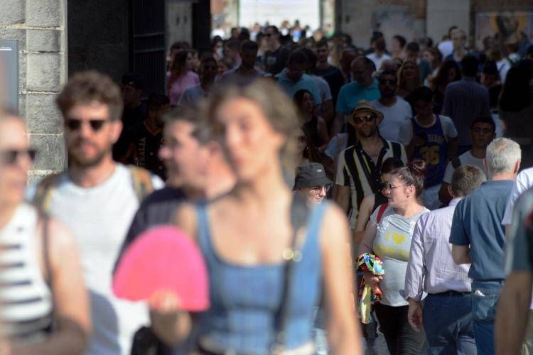 Covid, verso stop isolamento positivi: cosa pensano Bassetti, Galli e Pregliasco