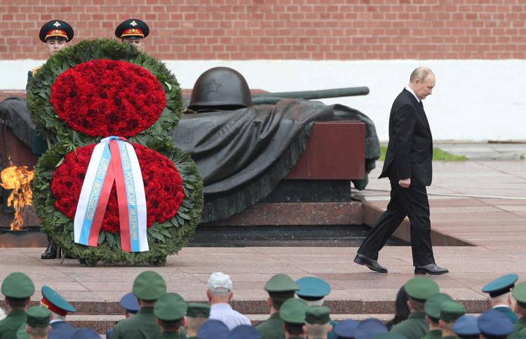 Ucraina, Putin commemora l'anniversario dell'inizio dell'invasione nazista