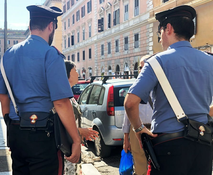 Bambina si perde tra folla a Trinità dei Monti, carabinieri rintracciano la mamma