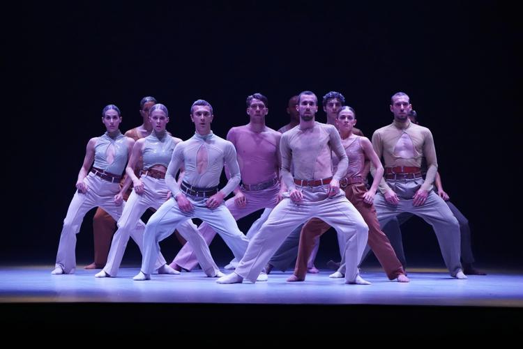 I danzatori della  Fondazione Nazionale della Danza/Aterballetto - (foto Christophe Bernard)
