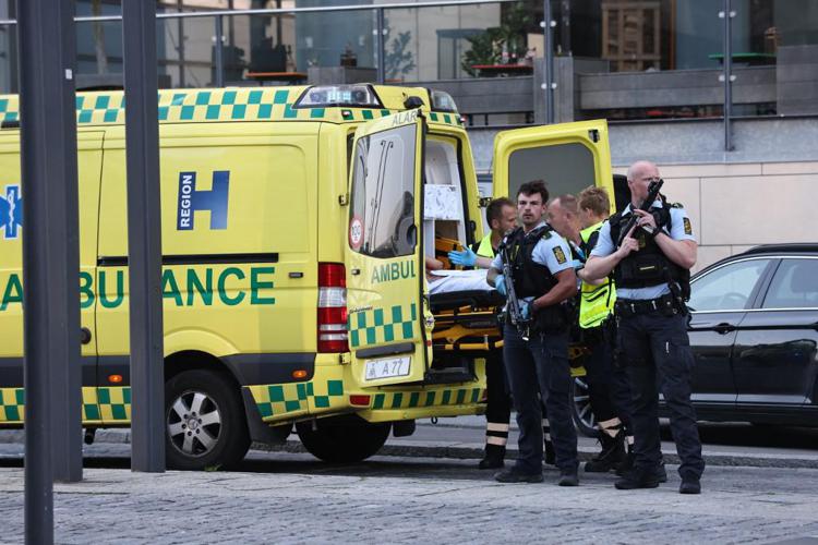 Copenaghen, sparatoria in centro commerciale: diversi morti