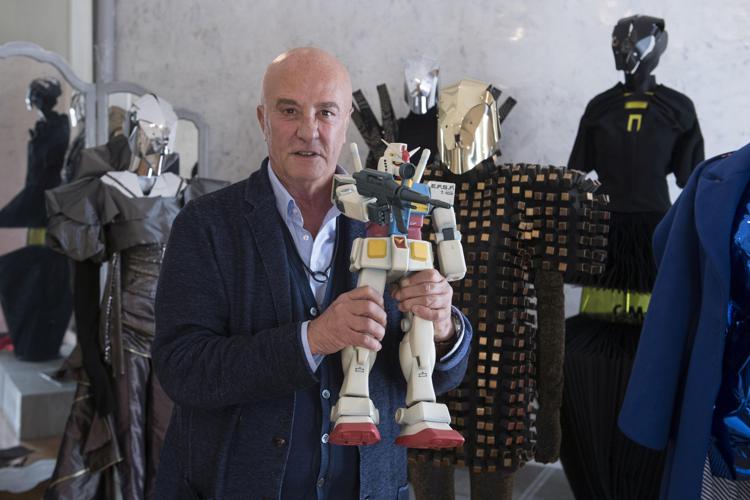 Stefano Dominella curatore della mostra, con Guillermo Mariotto, della mostra 'Robotizzati. Esperimenti di Moda' ospitata dall'8 luglio alla Serreria Belga di Madrid