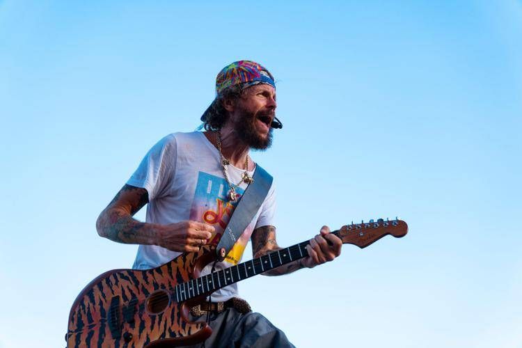 Jova Beach Party, Codacons attacca: “Intollerabile che produca danni all’ambiente”