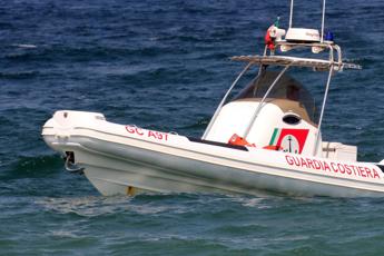 Sardinia, fishing boat collides with ferry and sinks: missing a sailor