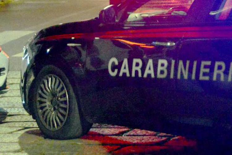 Un'auto dei carabinieri (Fotogramma)
