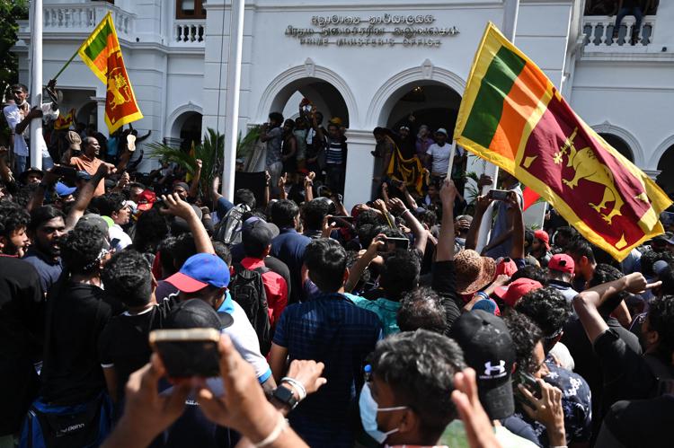 Sri Lanka, proteste continuano: un morto e 42 feriti