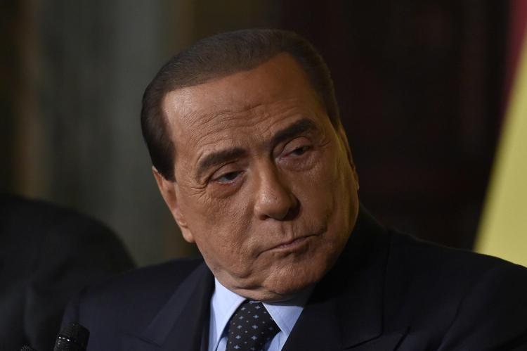 Berlusconi contro l'arbitro: 