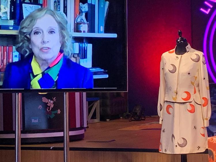 Rosanna Vaudetti dona al museo di Torino il vestito del primo annuncio nella tv a colori