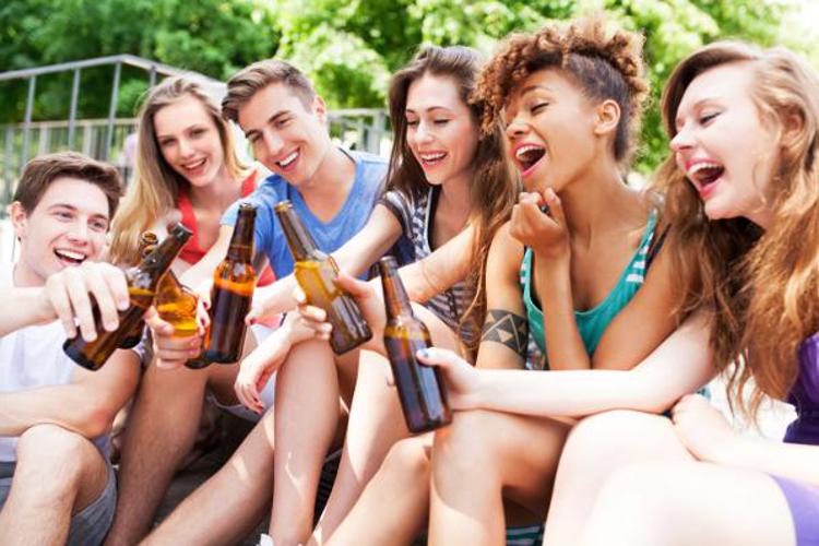 Su The Lancet: “I giovani non dovrebbero mai bere alcol”