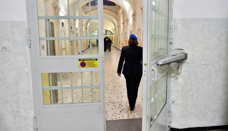 Milano, bimba morta di stenti: la madre interrogata in carcere