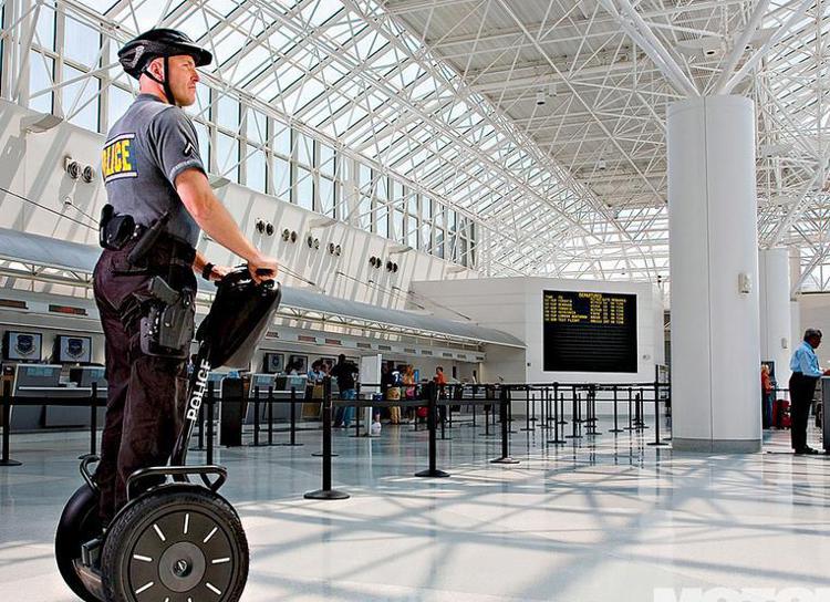 Usa, spari in aeroporto a Dallas: fermata una donna