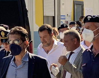 Salvini in Lampedusa guest in the Berlusconi villa: “A League player at the Viminale”