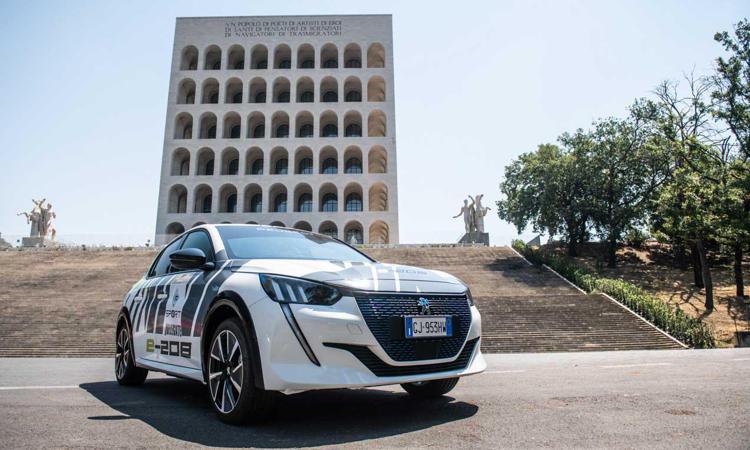 Peugeot e-208 apre le strade all’elettrico al rally di Roma