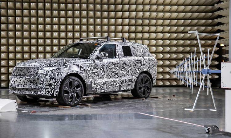 Jaguar Land Rover: nuovi test per auto elettrificate e connesse