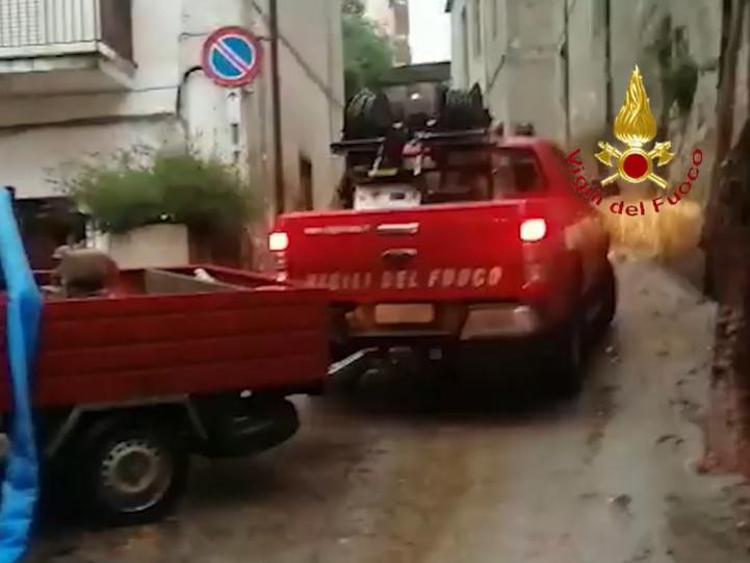 Maltempo in Campania: allagamenti, fango e auto spazzate via - Video