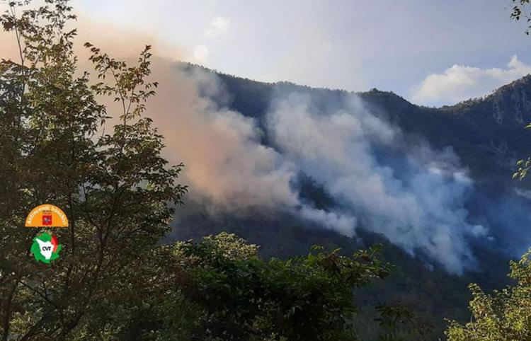 Incendi, in fiamme 60 ettari di bosco a Bagni di Lucca
