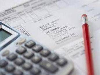 Bollette, benzina, prezzi che salgono e risparmi che si bruciano: l'economia con cui fanno i conti gli italiani