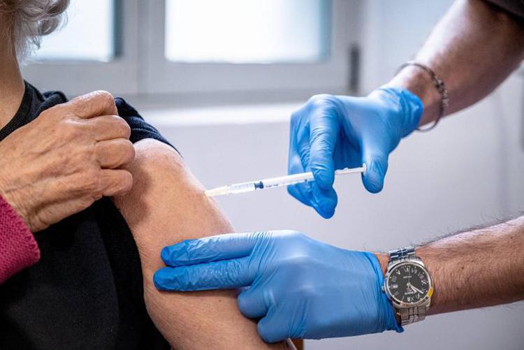 Vaccini, fino al 18 novembre campagna contro pneumococco e Zoster per over 65 a Torino