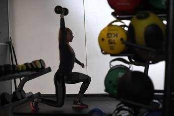 Palestra Donna Pesi Afp Immagine in aggiornamento