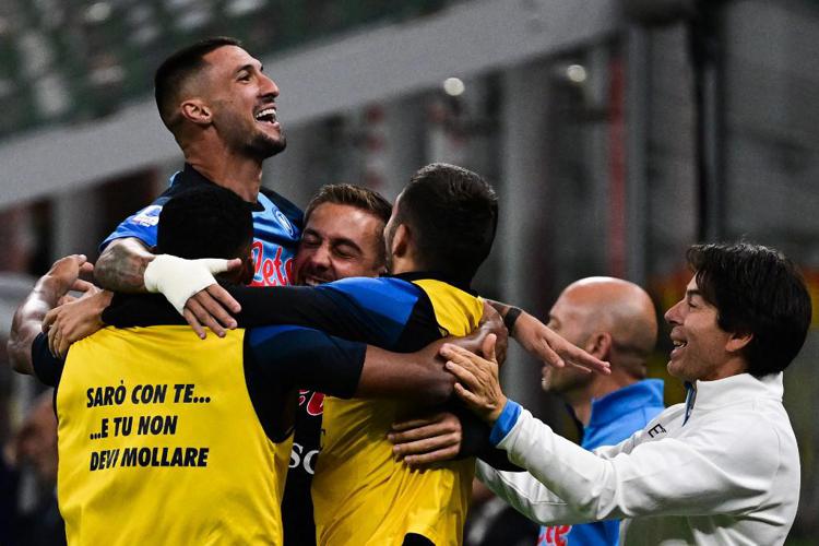 Milan-Napoli 1-2, azzurri primi con l'Atalanta - Video