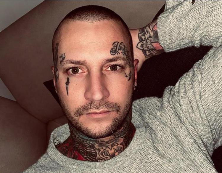 Morto a 35 anni Manuel Vallicella, tatuatore ed ex tronista di 'Uomini e Donne'