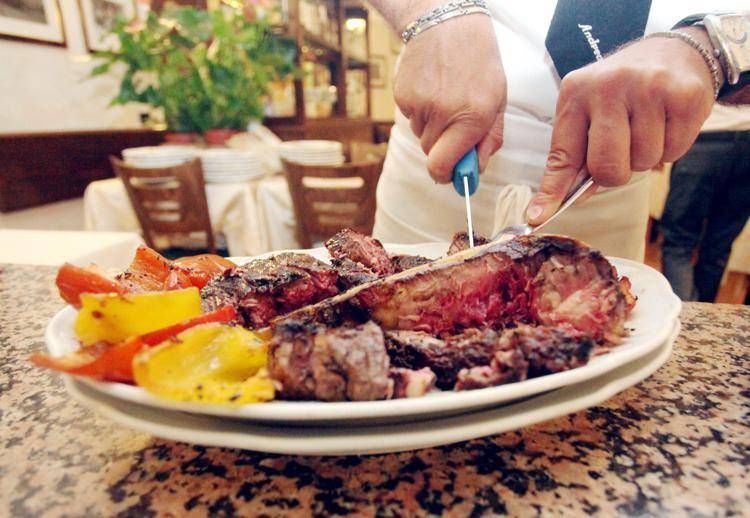 RISTORANTE ' DA BIMBI ' , IN VIALE ABRUZZI (Enrico Brandi / Fotogramma, MILANO - 2011-09-13) p.s. la foto e' utilizzabile nel rispetto del contesto in cui e' stata scattata, e senza intento diffamatorio del decoro delle persone rappresentate - FOTOGRAMMA