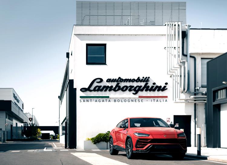 Lamborghini chiude l'era Aventador, ma rilancia su elettrificazione e sostenibilità
