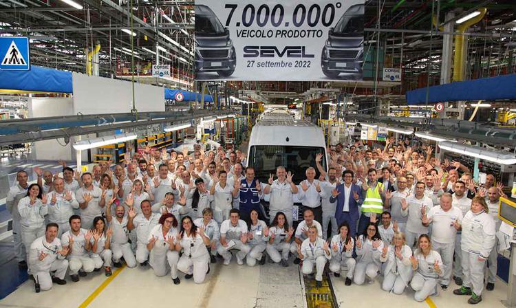 Stellantis festeggia i 7 milioni di veicoli prodotti nello stabilimento di Atessa
