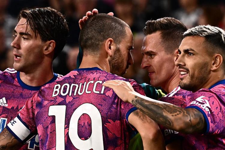 Juve-Bologna 3-0: tris bianconero con Kostic, Vlahovic e Milik - Video
