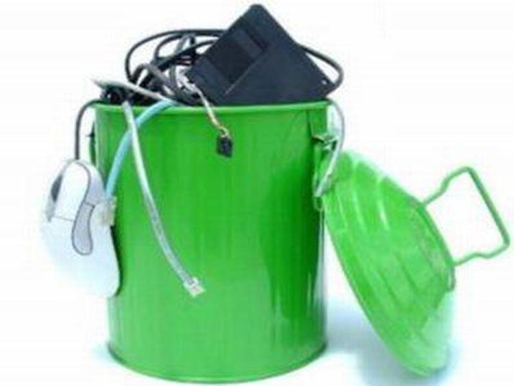 Arriva il caricabatterie unico contro i rifiuti elettrici