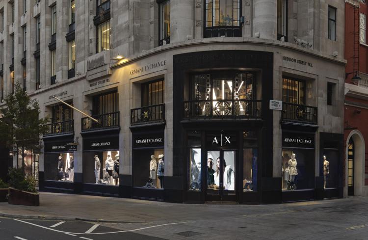 Armani apre a Londra terzo punto vendita A|X Armani Exchange