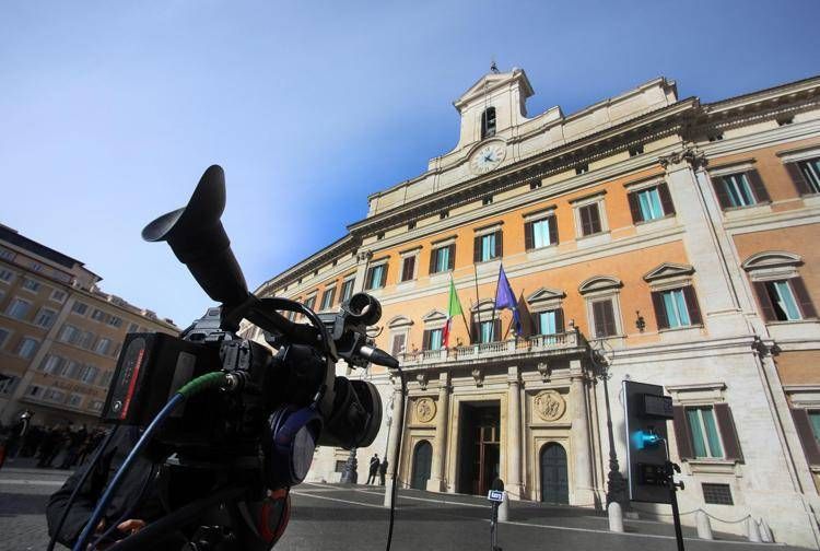 Telecamera davanti a Montecitorio - Fotogramma