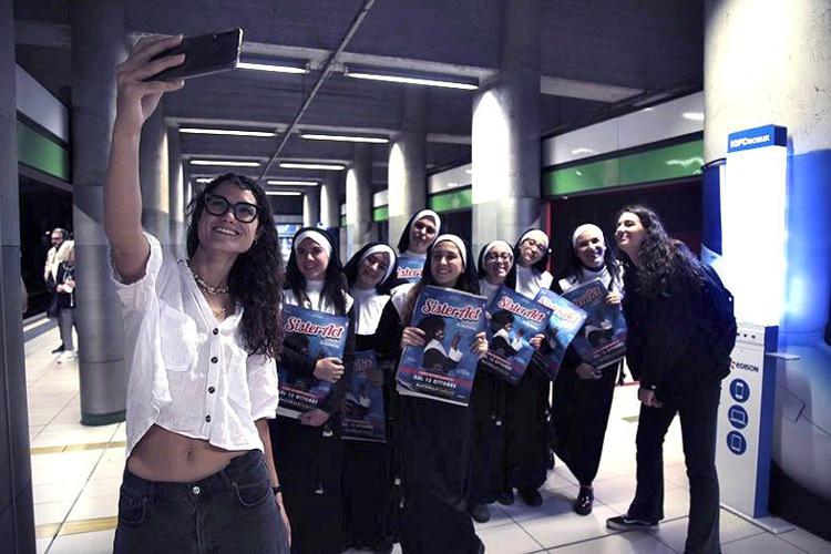 A Milano un flash mob di 'suore' per presentare il musical Sister Act