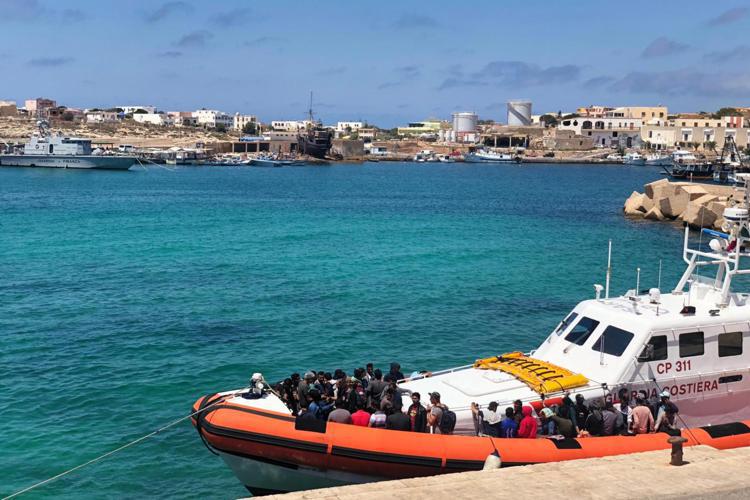Migranti, hotspot Lampedusa al collasso